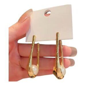Elegant Gold and Pearl Drop Earrings